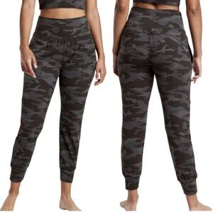 Athleta Salutation Jogger Camo Black Size M